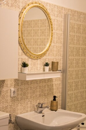 Bathroom - Vrbo Property (Schleching)