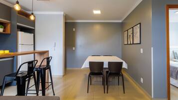 Perhehuoneisto, rantanäköala | Ruokailu