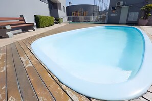 Außenpool, geöffnet von 08:00 Uhr bis 22:00 Uhr, Liegestühle