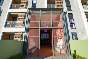 Exterior - Lujoso Departamento con doble altura, 3 recámaras y 2 pisos en zona La Purísima (Monterrey)
