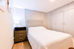 Desk, iron/ironing board, WiFi, bed sheets - Lujoso Departamento con doble altura, 3 recámaras y 2 pisos en zona La Purísima (Monterrey)
