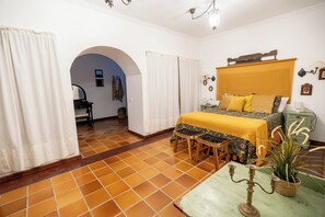 5 slaapkamers, een strijkplank/strijkijzer, wifi, beddengoed