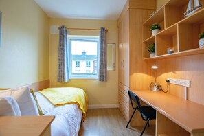 Room - Lovely Townhouse by Shortstays (Galway)