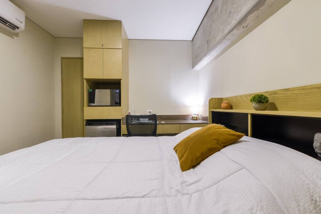 1 bedroom, desk, iron/ironing board, WiFi