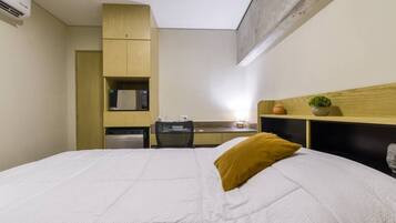 1 bedroom, desk, iron/ironing board, WiFi