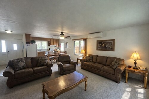 Rocky Cliff 3 bedroom/2 bath home located in the town of Hill City!