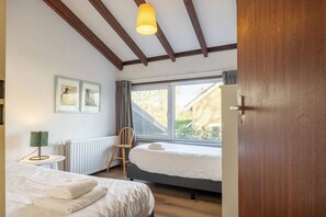 3 bedrooms, WiFi - Irislaan 29 | Modern Holiday Home with Large Garden in Oostkapelle (Oostkapelle)