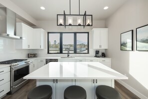 Fridge, microwave, oven, stovetop - Private Hot Tub | Steps to Trails & Town (Winter Park)