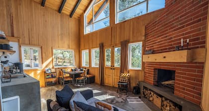 Cozy off-grid cabin with direct views of active volcano - from CDMX or PUEBLA