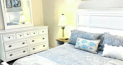 Luxury Remodeled Bahama Bay Resort Ground Floor Condo Disney Family Value!