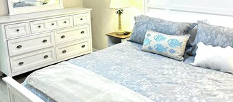 Luxury Remodeled Bahama Bay Resort Ground Floor Condo Disney Family Value!