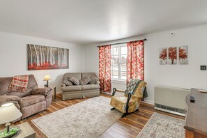 Living area - Walk to Restaurants & Markets: Machias Home! (Machias)