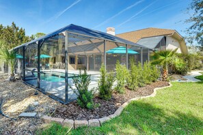 Exterior - 'Casa Ensenada' in Palm Coast: Lanai + Heated Pool (Palm Coast)