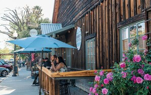 Outdoor dining - Bright 2BR Home, King and Queen Beds, Fenced Yard, Walk to Downtown Winters (Winters)