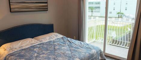 公寓, 多张床, 厨房, 泳池景观 (Harbor by the Sea #4) | 客房景观