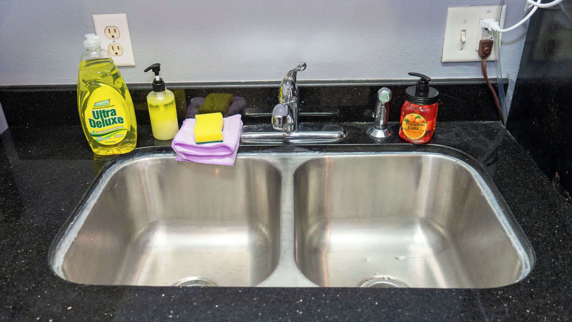 Appartement, meerdere bedden, keuken, uitzicht op zwembad (Harbor by the Sea #4) | Privékeuken