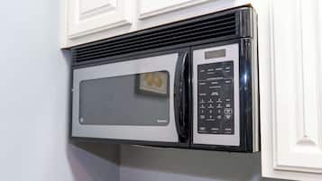 Leilighet, flere senger, kjøkken, bassengutsikt (Harbor by the Sea #4) | Mikrobølgeovn