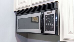 公寓, 多張床, 廚房, 泳池景觀 (Harbor by the Sea #4) | 微波爐