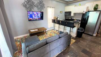 Apartment, Multiple Beds, Kitchen, Pool View (Harbor by the Sea #4) | Interior