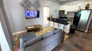 Leilighet, flere senger, kjøkken, bassengutsikt (Harbor by the Sea #4) | Innvendig