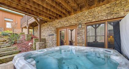 Luxury Mountain Retreat w/ Hot Tub in Franklin!