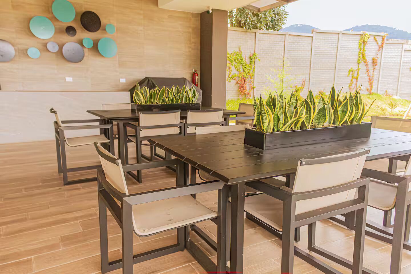 屋外ダイニングエリア