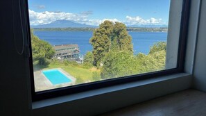 Suíte luxo, vista para o lago | Parte interna