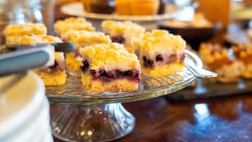 Free daily buffet breakfast