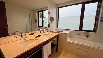 Standard Twin Room | Bathroom | Combined shower/tub, hair dryer, slippers, towels
