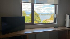 Quarto casal superior, vista parcial para o lago | Parte interna