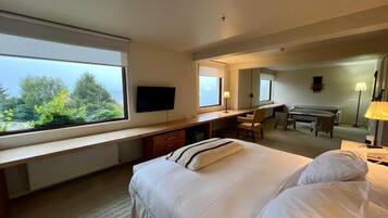 Deluxe Suite, Lake View