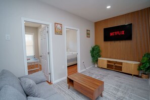 Smart TV, ping pong - NY Gateway Arcade + Table Tennis  15 Min NYC  6 Guests (Jersey City)