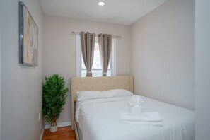 2 bedrooms, iron/ironing board, free WiFi, bed sheets - NY Gateway Arcade + Table Tennis  15 Min NYC  6 Guests (Jersey City)