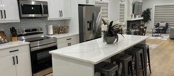 The Rochellee | Elegant 3 Bedroom Luxe and Comfortable Stay in Rosewood