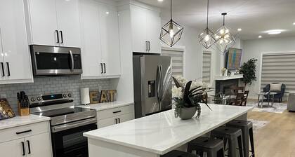 The Rochellee | Elegant 3 Bedroom Luxe and Comfortable Stay in Rosewood