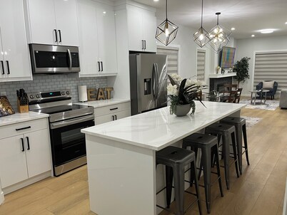 The Rochellee | Elegant 3 Bedroom Luxe and Comfortable Stay in Rosewood