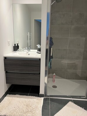 Bathroom - Comfortable apartment (Vannes)