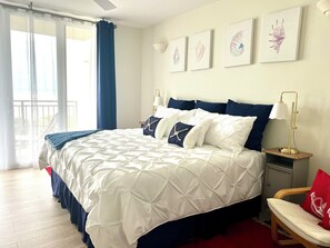 Iron/ironing board, WiFi, bed sheets - Beach view. Wall to wall windows in all rooms. (Marco Island)