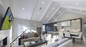 Smart TV, fireplace