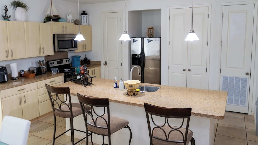 Channel Views Private Boat Slip Pool & Patio