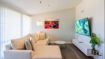 Leilighet – deluxe, 2 soverom, kjæledyr tillatt | Oppholdsområde