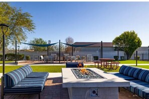 BBQ/picnic area - Cozy Stay 8mins to Old Town Scottsdale (Scottsdale)