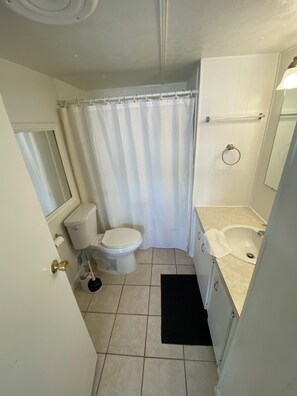 Hair dryer, towels, toilet paper - Cozy 1-bedroom mobile home in nice Mesa with AC (Mesa)