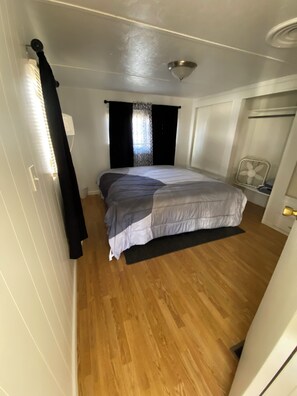 1 bedroom, WiFi, bed sheets - Cozy 1-bedroom mobile home in nice Mesa with AC (Mesa)