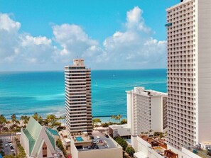 Exterior - Waikiki Banyan Ocean View Suite, High Floor Remodeled, AC & Free Parking (Honolulu)