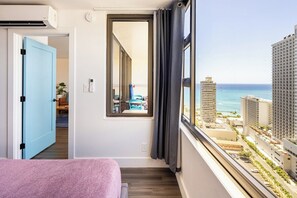 1 bedroom, iron/ironing board, travel cot, free WiFi - Waikiki Banyan Ocean View Suite, High Floor Remodeled, AC & Free Parking (Honolulu)
