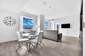 Interior - Luxury 2BR/2BA at The Well | Pool, Gym & Downtown Views (Toronto)