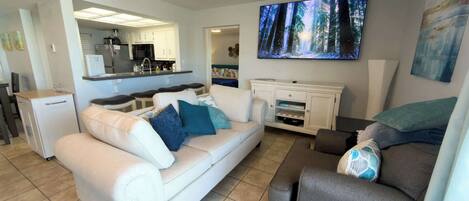 Apartment, Multiple Beds, Balcony (Marlin Arms #1) | Living area