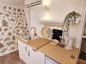 Deluxe Studio, Patio, Garden View | Bahagian dalam