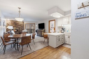 Dining - Free Parking, Pool, Hot Tub, near Gondola | W301 (Vail)